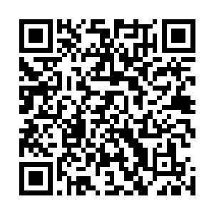 部分到现在都还在燃烧的余烬终于也有两部消防车过来喷水二维码生成