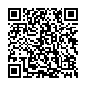 郭小玲是肯定不能包容另一个女人在李毅身边的二维码生成