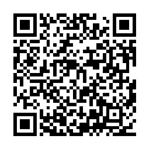 都是她们俩人围绕在方炎的身边唧唧碴碴地说话二维码生成