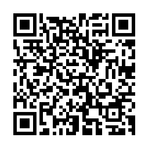 酒劲似乎在久违的――新鲜的――复杂的多种情绪之下渐渐消退二维码生成