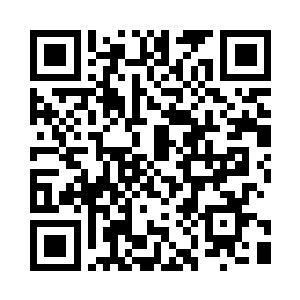 释羽薰看到慵懒的倚在软榻上俯首看书的男子二维码生成