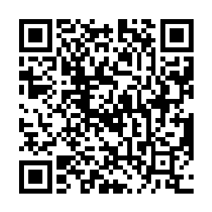 里面放的旧家具全是我们爷俩骑着三轮车满城淘换来的二维码生成