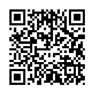 里面是一个穿着紧身皮衣的漂亮女人二维码生成