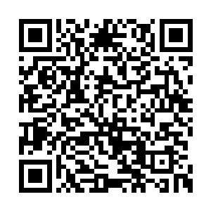 重点在媚媚那修长大腿旗袍的开叉处停留了一下二维码生成