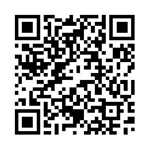 金在珉对着黑线满脸的众人鄙视着二维码生成