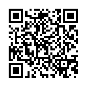 金牙老大扫了一眼摊在帆布上的枪械和弹药二维码生成