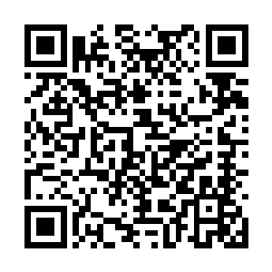 金色能量在我的思维下迅速集结成一把金色的长剑二维码生成