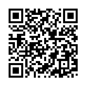 钟池春的手指轻抚过闻春意的脸颊二维码生成