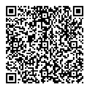 铁锚大公穆里尼奥目露凶光　挥舞着手上的拳头　这人从小的爱好就是打铁　所以一身肌肉十分硬实　据说一拳就能将一头棕熊打趴下二维码生成