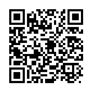 银色的法拉利漂亮优雅地停在家门口二维码生成