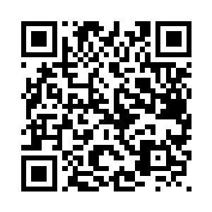 银行卡和一张电视台内部的通行证二维码生成