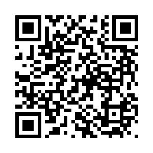 锋利的大刀狠狠的劈砍在破甲箭之上二维码生成