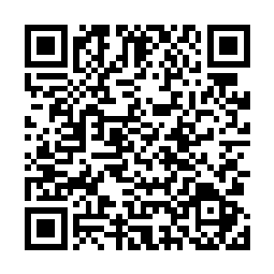 锦曦脑海里倏地浮现他刚才靠在沙发上挡着眼睛笑的样子二维码生成
