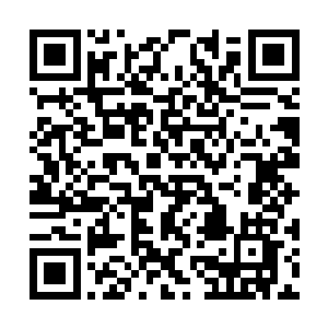 长得特别漂亮的年轻女子盈盈走进了石柱内的范围二维码生成