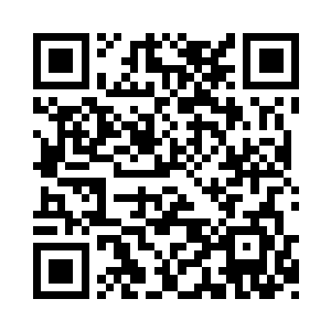 长时间的徒步让不仅让很多人脚上磨出了水泡二维码生成