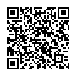 长胳膊伸出去就从街边密密麻麻的小贩手里捞回来一坛子酒二维码生成