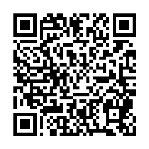 长舒一口气我拖着沉重脚步走到包厢座位处坐下二维码生成