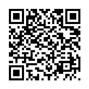 门前的停车场上也可以看到一些社会车辆二维码生成
