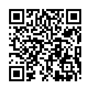 门口的两个彪形大汉像是和领路的年轻人熟识二维码生成