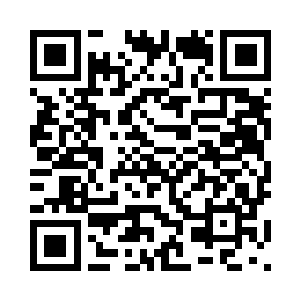 门口的两名工作人员并没有阻拦他二维码生成