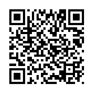 门口的顾漫一只手使劲地捂着嘴巴二维码生成