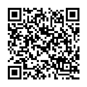 门店领班赶紧带领常雨泽走进歌厅里的一个大包厢二维码生成