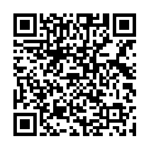 闻春意刘妇人和两位幕僚先生在两位官差的陪同下二维码生成