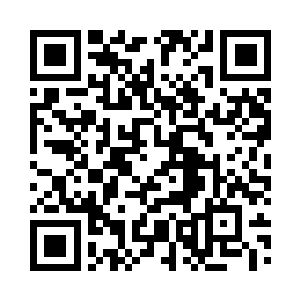 闻春意抬眼瞅到被困在人群里的闻佳意二维码生成