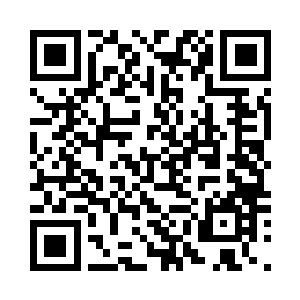 阮玉书拿着一本厚厚的书册走了出来二维码生成