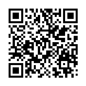 阮荷黎不甘心地瞅瞅前面岿然不动的人群二维码生成