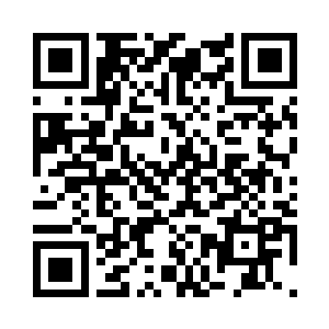 阿尔法独自在房间里摆放行李的时候二维码生成