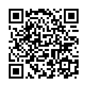 阿森纳的左边后卫克里希在中线附近二维码生成