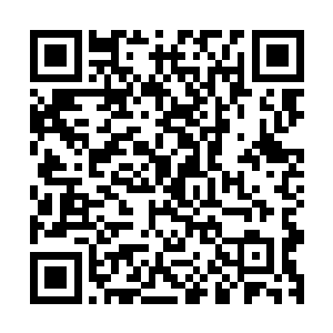 阿瑞斯所化的金色光龙也开始跟那白金色光柱不断的碰撞起来二维码生成