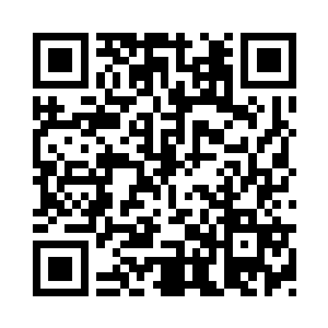 陆为民接过何学锋递过来的数据资料二维码生成