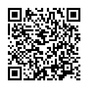陆天风便已经一掌拍在了面前的那一张钢化玻璃桌上了二维码生成