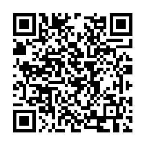 陆晓红竟然神使鬼差的再次迈步走向了洗澡间的门二维码生成