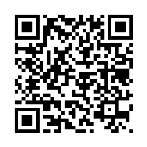 陆非凡一副慵懒的样子靠在沙发上二维码生成