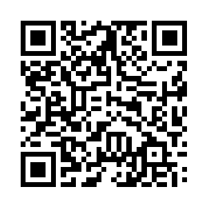 陈大虾毫不避讳的在半裸的船老大身上摸索二维码生成