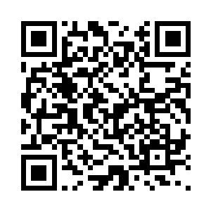 陈小练不动声色的脚下往前一点一点的挪动二维码生成