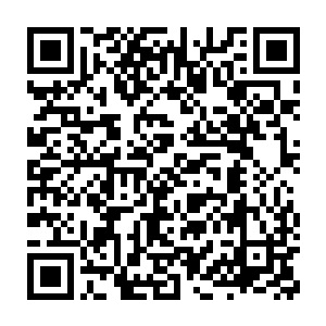 陈小练看着这个房间里的摆设……那些衣柜里充满了少女风的衣服二维码生成