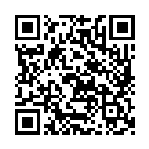 陈思远还有客户夫妻二人去了二楼会客厅里二维码生成