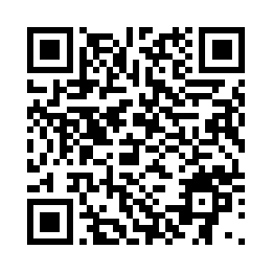 陈离江就看到了坐在地上玩耍的豆豆二维码生成