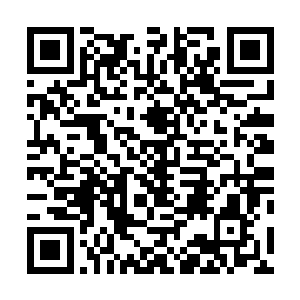 陌路离殇和易红仙人以及安陵正坐在同一张桌前喝着小酒二维码生成