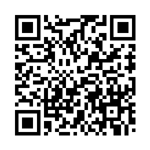 院门口站着的几人都面带愤怒之色二维码生成