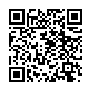 除了半挂在腰间的皮带和半开的裤链二维码生成