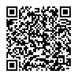 除了看到那个车场管理员拿着一个本子走到那辆车旁边记录了一下车牌号之外二维码生成
