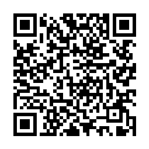 随即一个随时好像快死一样的老头突然出现在柜台后面二维码生成