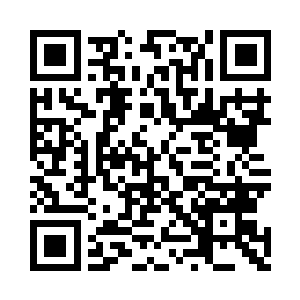 随即一抬用力扯住了他的黑色西装稳稳站住二维码生成