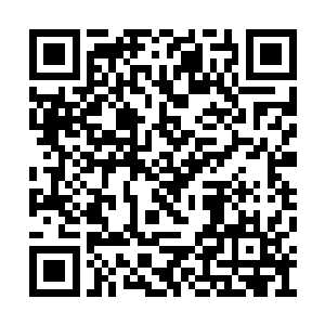 随即两个人直接朝着包厢旁边的一个小房间走去二维码生成