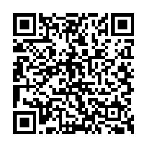 随即也是推着自己的父亲一同的进入了书房当中二维码生成